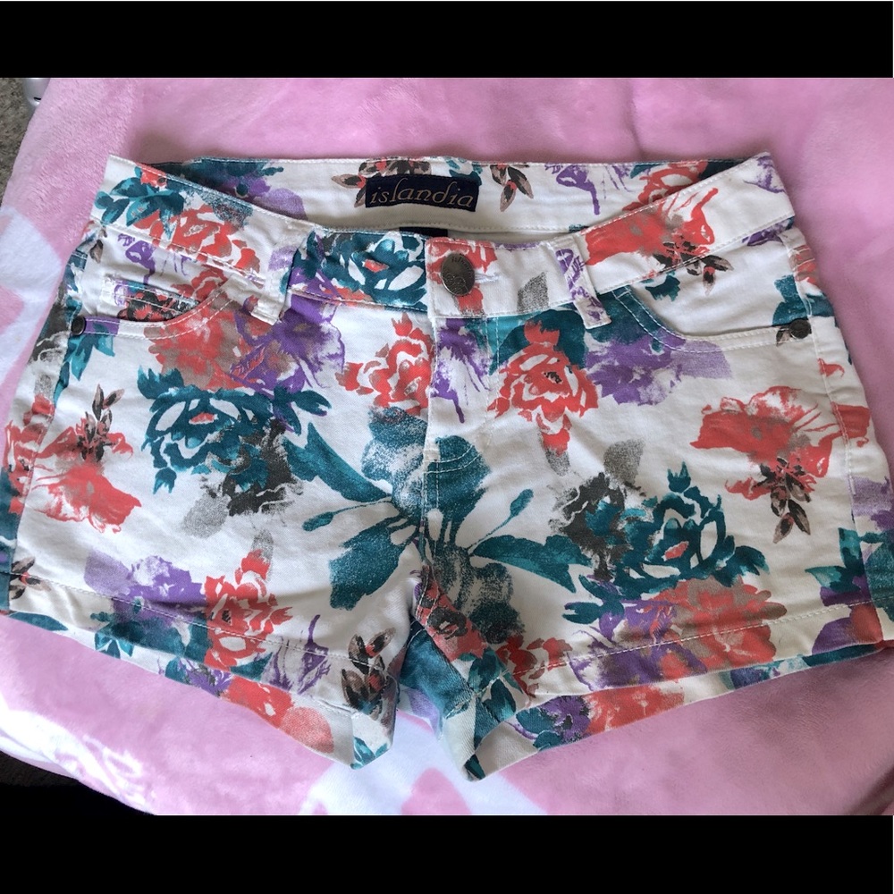 islandia floral jean shorts ♡